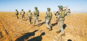 美國和土耳其士兵在敘利亞Manbij 郊區進行聯合巡邏