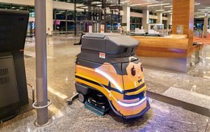 新加坡機場穿梭自如的掃地機器人