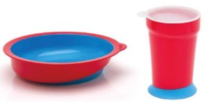 內部傾斜的高低差設計，讓湯、食物可以斜聚在一邊