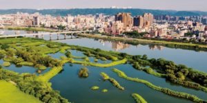 新北市於2013年率先設立風環境管制區，遏止「水岸第一排」的密集擴展