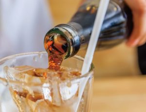 碳酸飲料攝取過多會導致體內鈣質流失