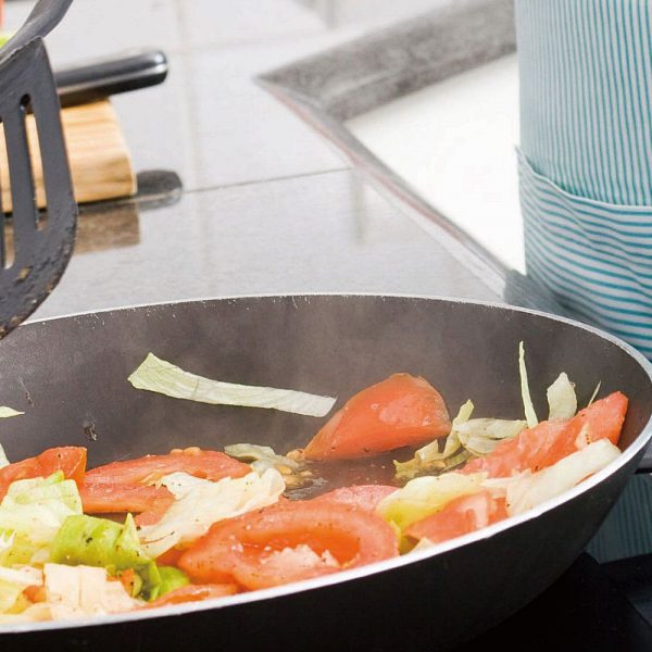 炒菜開抽油煙機減少43%肺癌風險