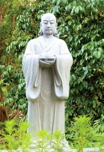 位於泰國宋卡府龍象山寺的阿難尊者石雕像