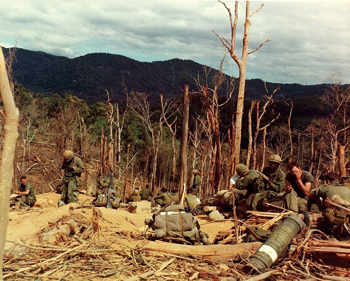 越戰美軍作戰期間,3成以上均靠吸食海洛因抗壓,越戰結束返美後,這些人成癮狀況大幅減少,原因是回歸正常家庭後,壓力不復存在。(圖片來源:維基百科)