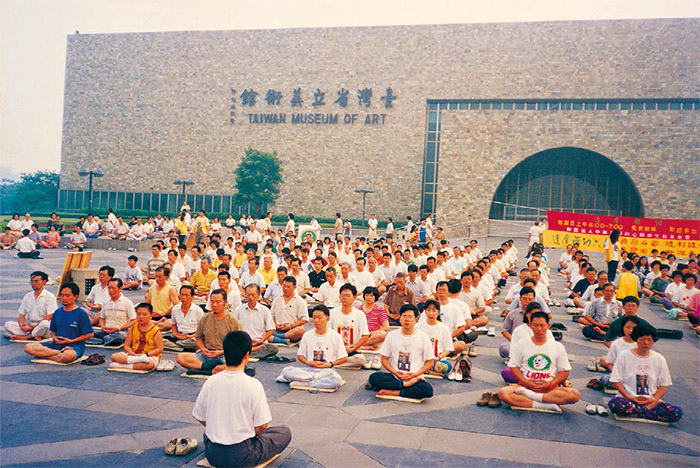 透過禪定的精神專注，可以抛開大腦雜念，在靜、定之中，自然生出一股向上的正面力量。