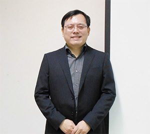 亞洲大學資工系副教授陳興忠