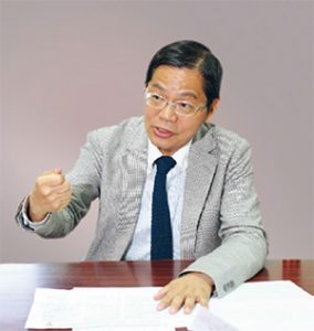 淡江大學歐洲研究所教授郭秋慶