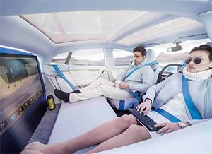 未來自動駕駛上路，人們可望在車內補眠、從事休閒活動、辦公，擁有更多可支配的時間。（圖片提供／Rinspeed）