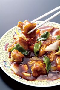醬油本是中華飲食特有產物，也是中華文化的瑰寶，如今卻陷入化學醬油充斥市面的窘境。