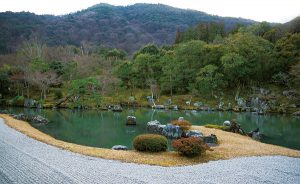 曹源池庭園是日本第一個被指定為「史蹟特別名勝」的場所。