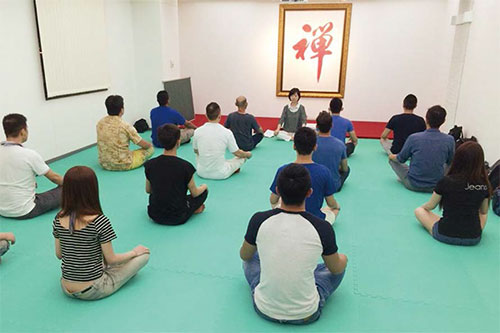 解癮戒毒協會以禪定解毒作為主要的教學課程