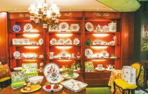 英國人家中招待客人的茶具都十分講究