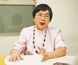 國立政治大學教育學系教授周祝瑛