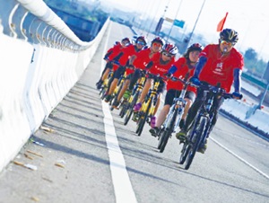 用孩子們自己賺來的圓夢基金完成單車環島旅行