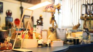 類燭光OLED台灣發明全球第一座無藍害檯燈