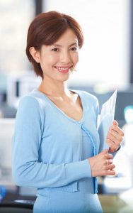 粉彩色系服飾可以淡化剛硬的形象