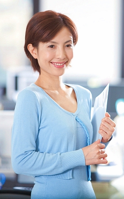 粉彩色系服飾可以淡化剛硬的形象