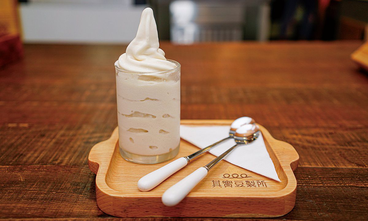 其實豆製所研發出黃豆原料的霜淇淋