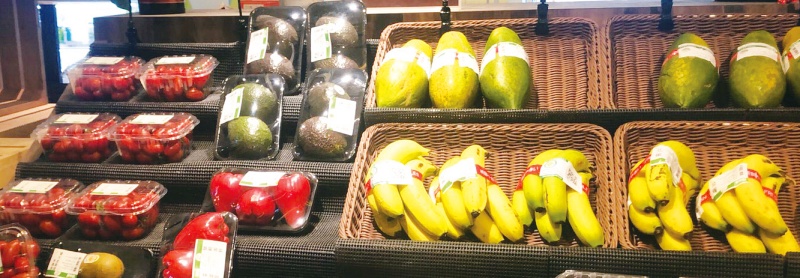 除了提供線上銷售「果物配」也與有機超市等實體通路合作