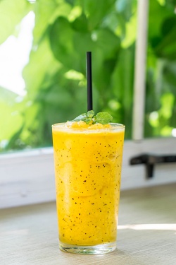 維生素C能促進身體對植物性食物裡的鐵質吸收