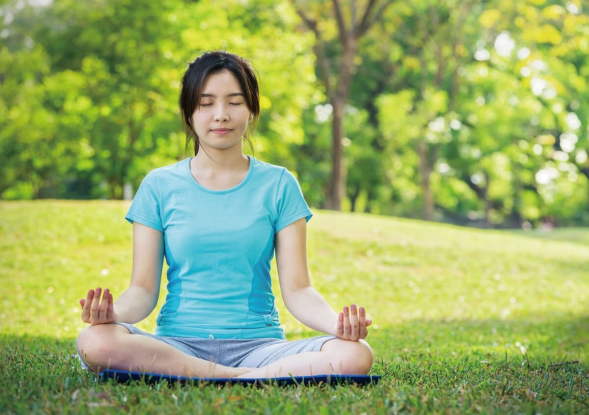 輕鬆學禪坐—姿勢篇】6個姿勢，教你如何端坐如鐘、背直如松| 禪天下  