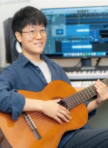 余曉峰專職音樂創作