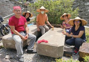 2020年發現埋藏在魚路古道的兩塊石碑