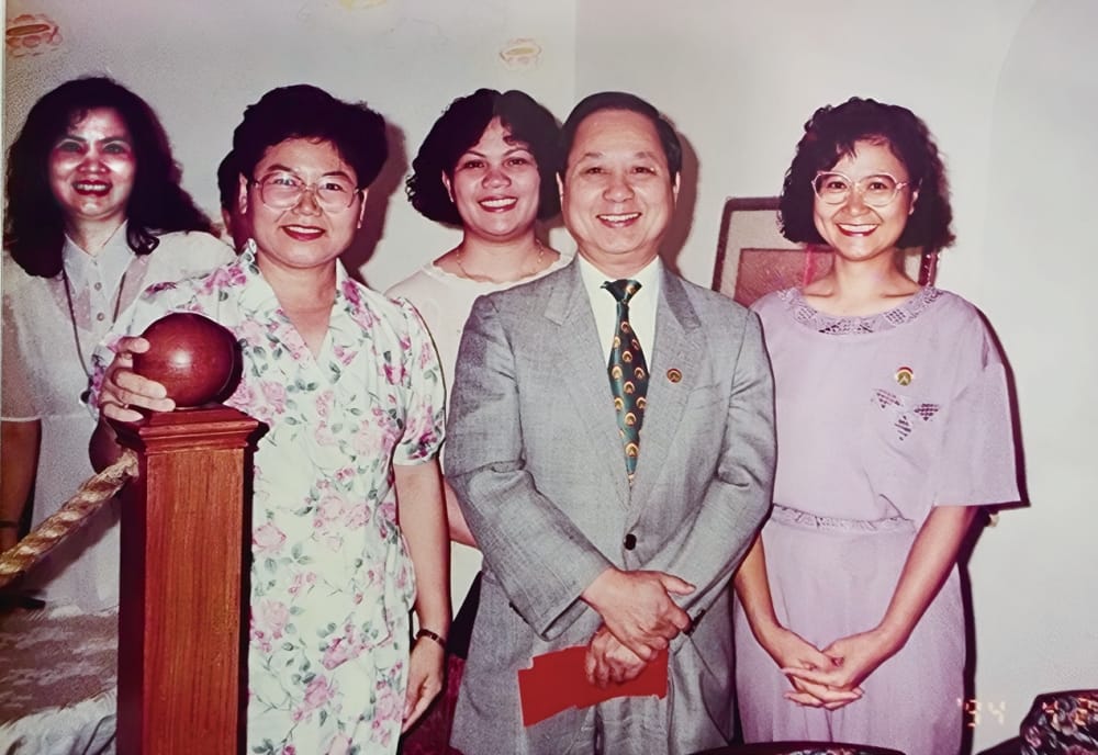 悟覺妙天禪師與屏東達摩道場眾弟子合影