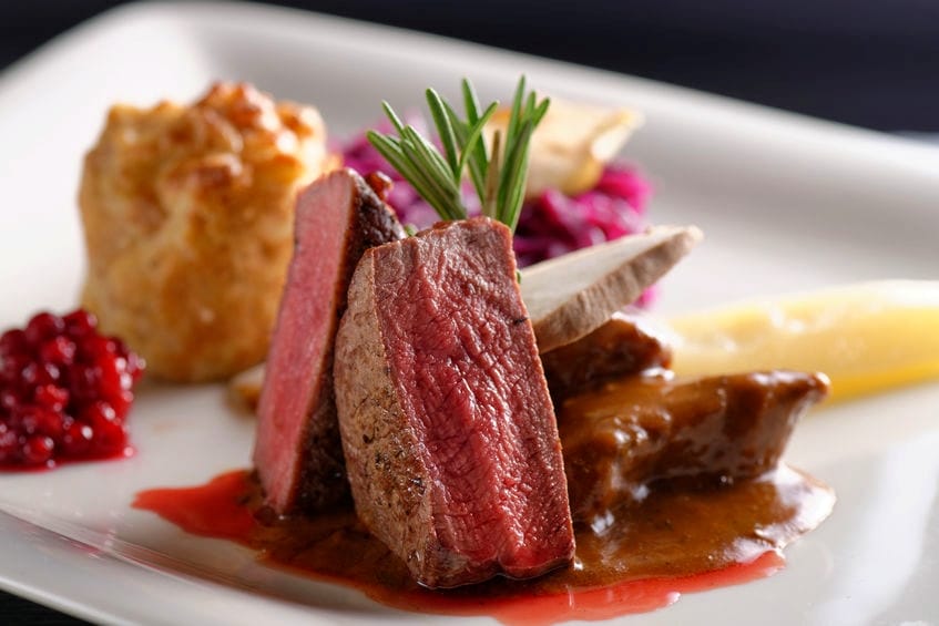 喜歡吃肉類的人容易使體質變酸,最好多攝取一些蔬果來平衡。